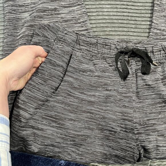 lululemon On The Fly Pant Woven Stripe Women’s Size 10 Elastic Waist Drawstring - Picture 8 of 10